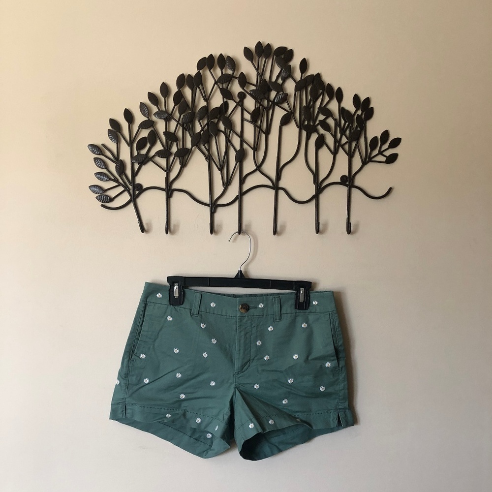 Daisy print shorts